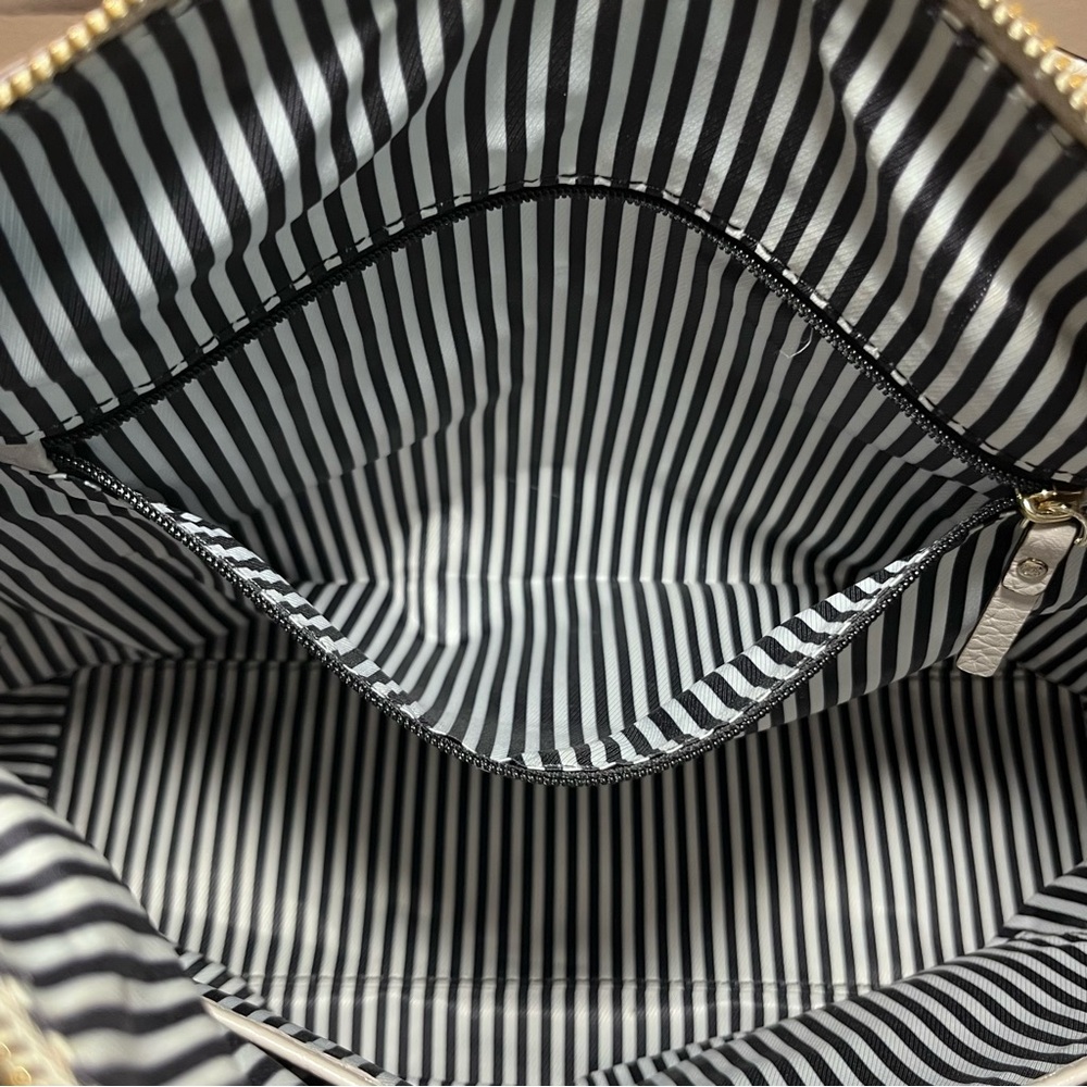 Kate Spade New York Prospect Place Kaia
Crossbody Hobo Bag - Picture 9 of 11